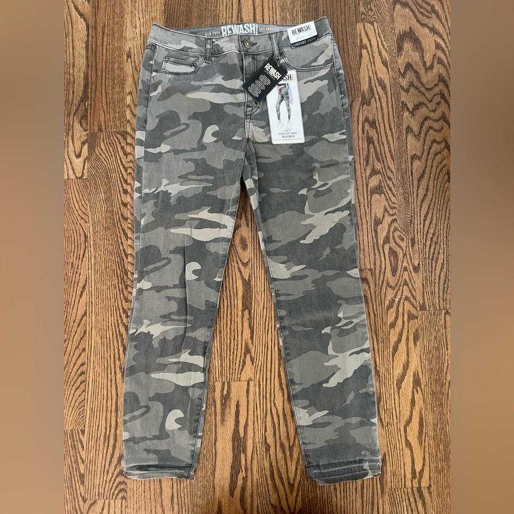 NWT/ REWASH Camo Classic Rise Jeggings Size 11.